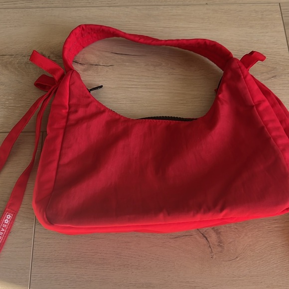 Baggu x Sandy Liang Mini Bow Bag in candy apple. - Picture 2 of 6